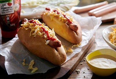 Dos hot dogs, una de las variaciones el corn dog