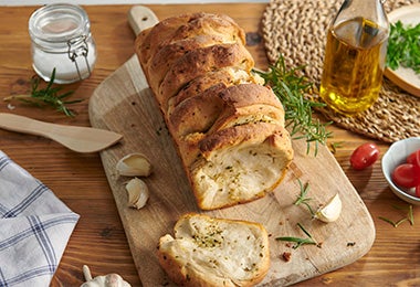 Pan de ajo, receta hecha con prensa de ajo