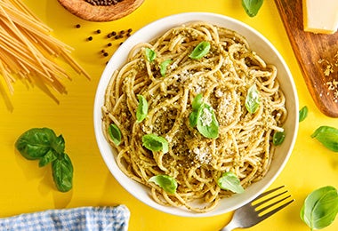 Pasta al pesto para acompañar tu langostino