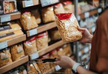 Tijeras de cocina para abrir empaque de pasta