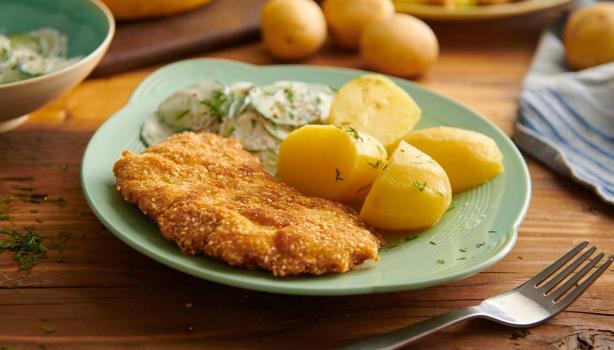 Plato con receta de milanesa empanada con pan rallado