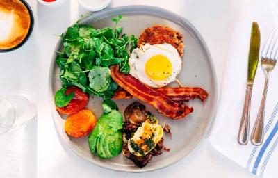 Plato de comida de brunch Plato de comida de brunch