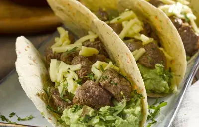 BURRITOS CON GUACAMOLE Y SALTEADO DE CARNE