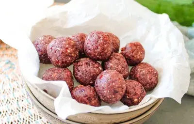 Bolitas de avellana, cranberry y mantequilla de maní