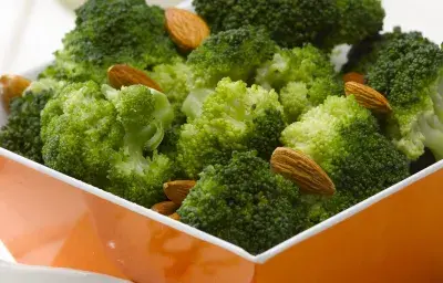 Ensalada de Brocoli con Almendras