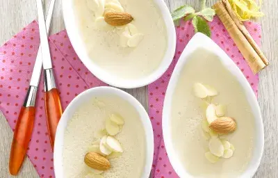 Pannacotta liviana de peras con almendras