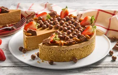 Torta helada de manjar y trencito