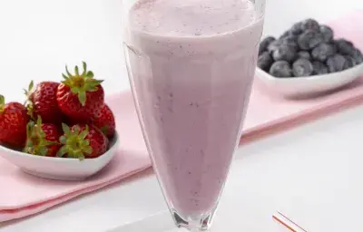 Batido de Leche evaporada y Berries