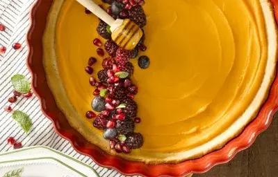 Pie de Calabaza con Miel y Berries