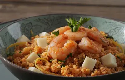 Cous Cous Atomatado con Queso de Cabra y Camarones