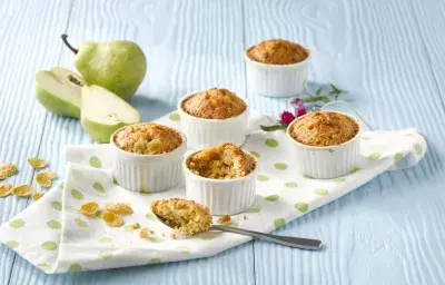 Budín de peras con crocante de cereal