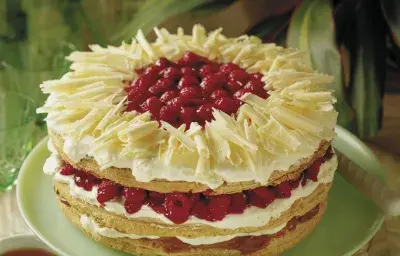 Torta de Hoja, Manjar y Frambuesa