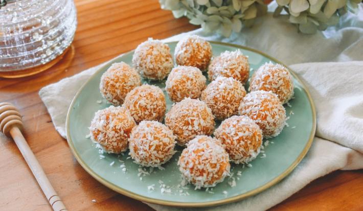 Bolitas de zanahoria navideñas