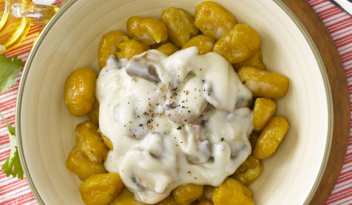 Gnocchi de Zapallo con Salsa de Queso y Champiñones