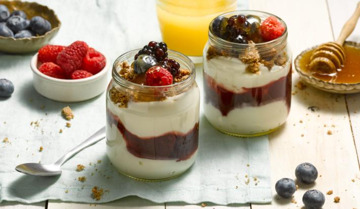 Vasitos de fruta y yoghurt