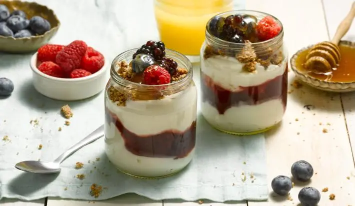 Receta de yogurt con frutas en vaso