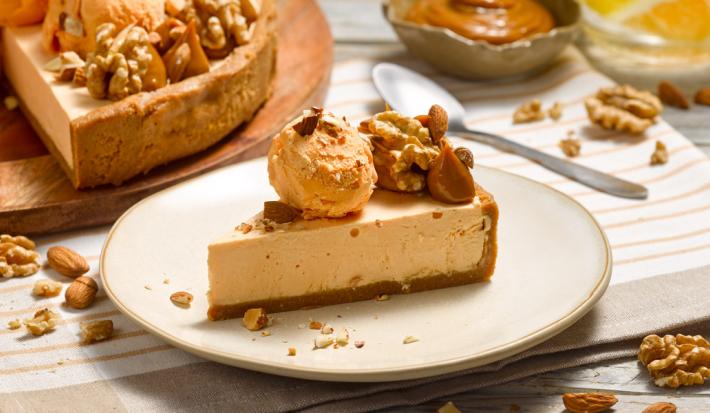 Tarta helada de lúcuma manjar con frutos secos