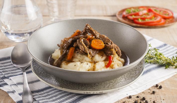 Carne estofada con puré