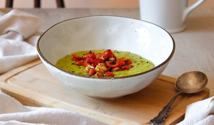 Crema árabe de porotos blancos y pimientos