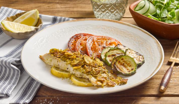 Pescado al horno con costra de hierbas y verduras grilladas