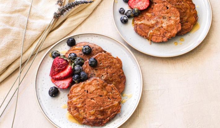 Pancakes de manzana y chocolate Nesquik