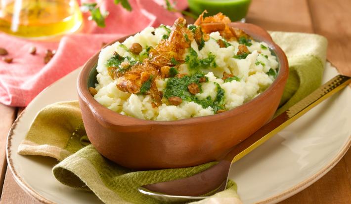 Puré con Cochayuyo, Avellanas y Aceite de Cilantro