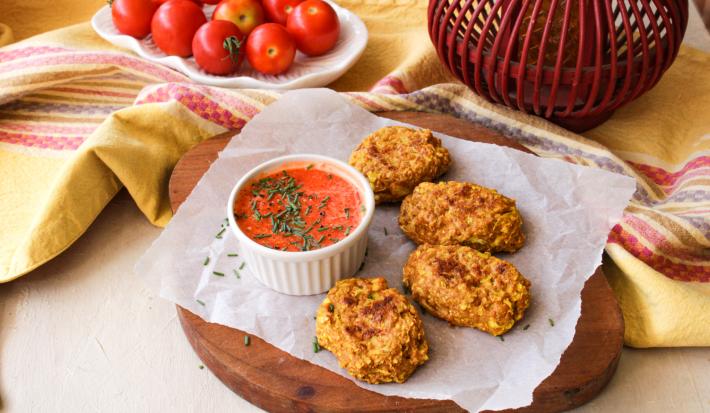 Nuggets de coliflor y Nestúm ® con dip fresco de pimientos y tomate