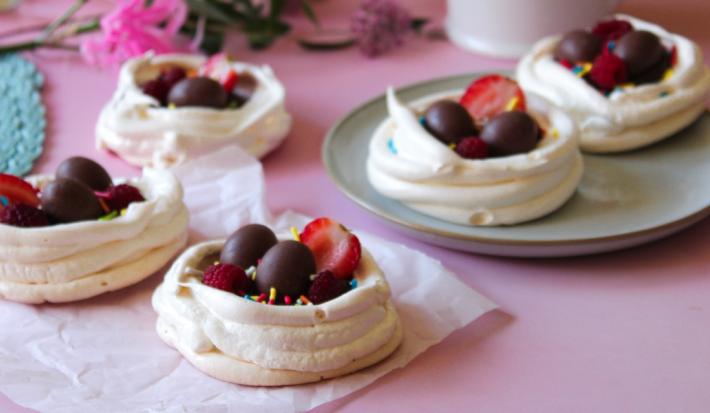 Nidos de merengue para pascua