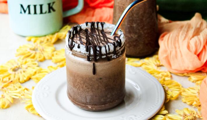 Batido de coco y chocolate Nesquik ® sin azúcar añadida