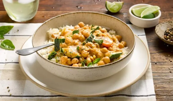 Curry de Garbanzos con Verduras asadas y Arroz primavera