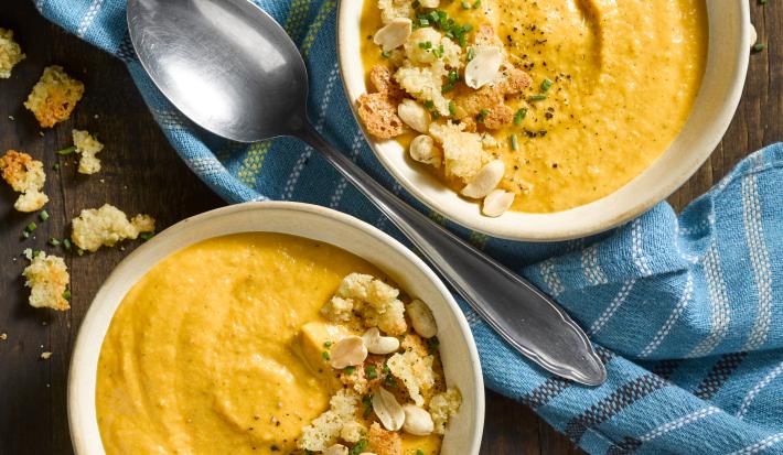 Crema de Zapallo con Galleta crocante de Queso