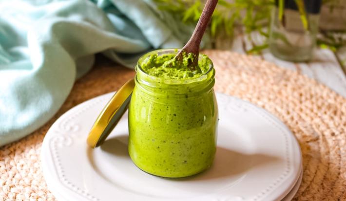 Pesto de hojas de coliflor