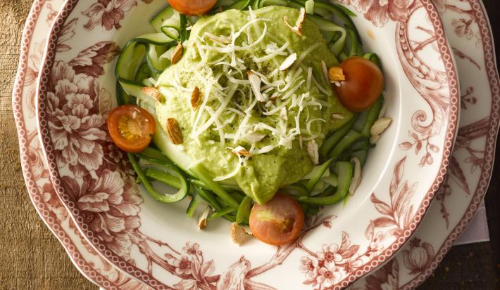 Spaghetti de Zapallo Italiano con Pesto de Palta y Frutos Secos